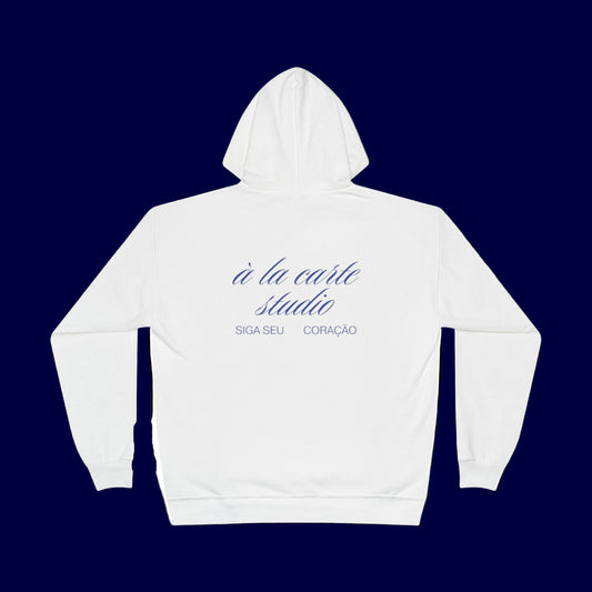 À La Carte Studio White Hoodie – "Siga Seu Coração"